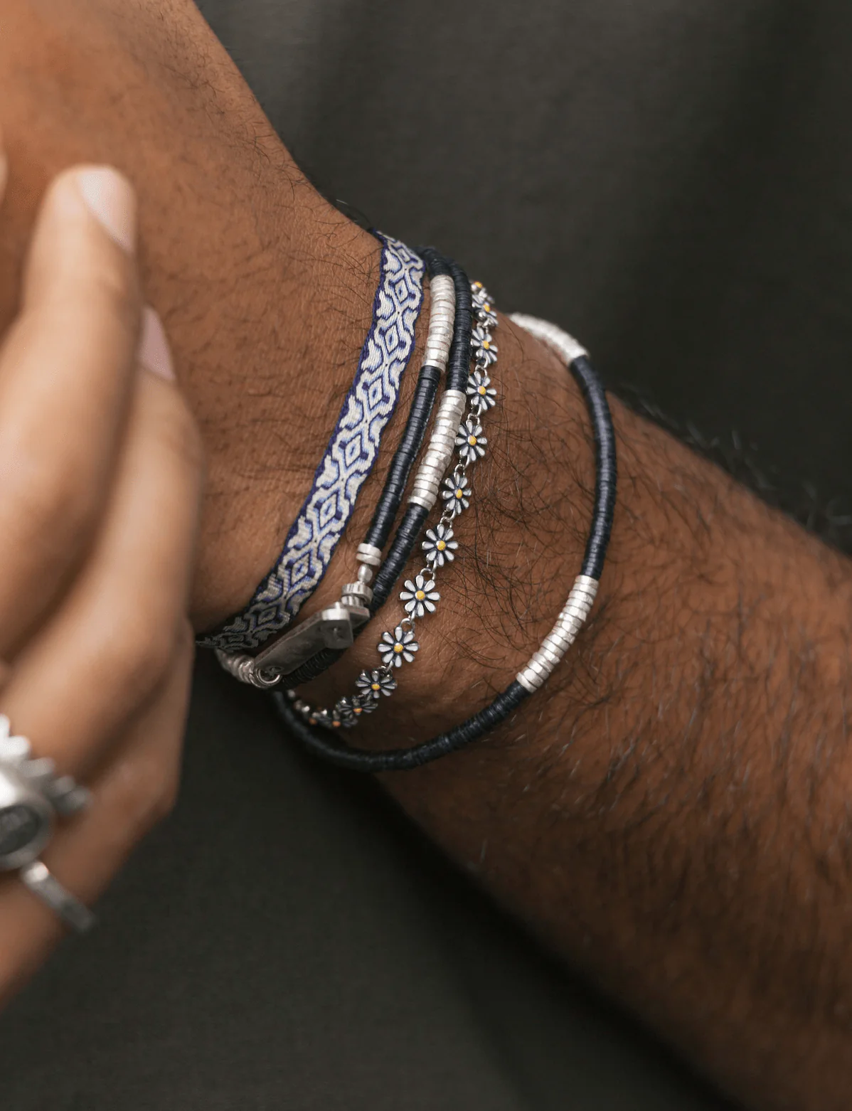 3 Laps Bracelet With Vinyl And Sterling Silver Beads (Shell) - Image 5